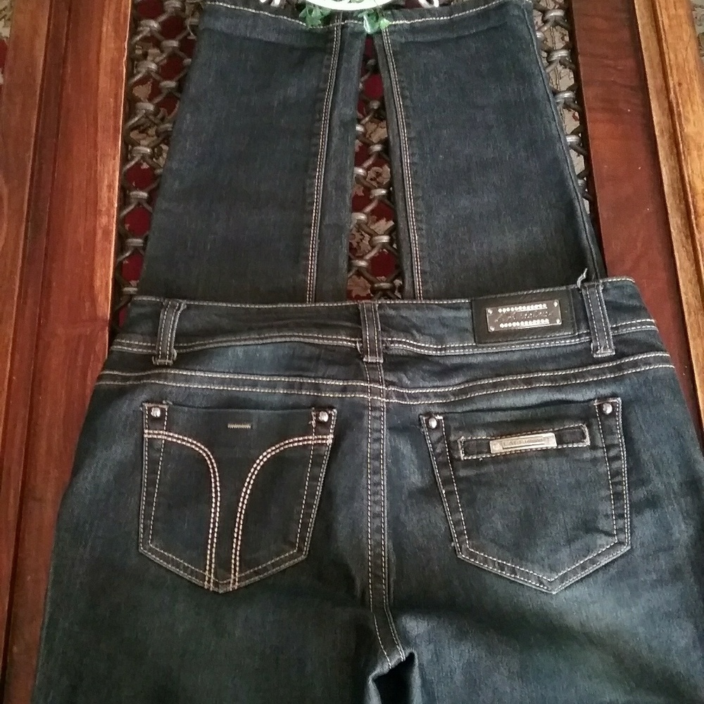 L.A. Idol Skinny Jeans.